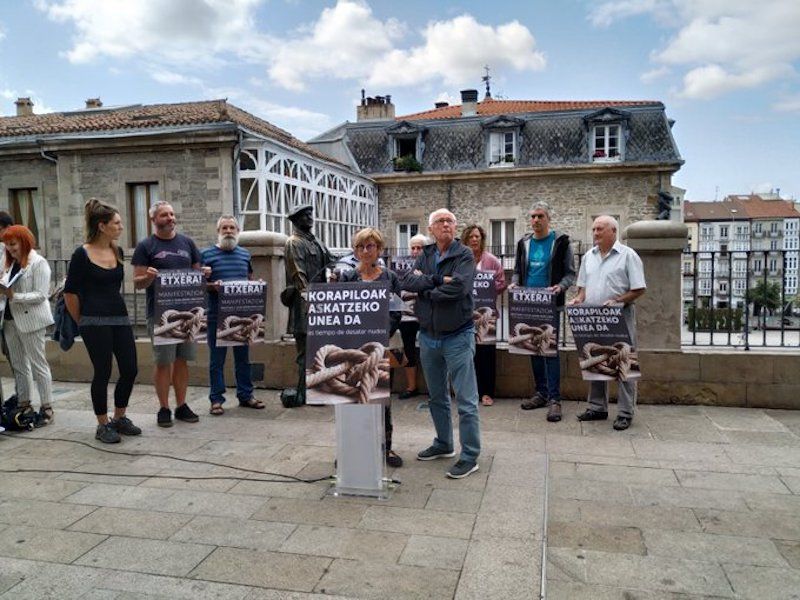 Sareko kideek Gasteizen egindako agerraldia, gaur. SARE GASTEIZ