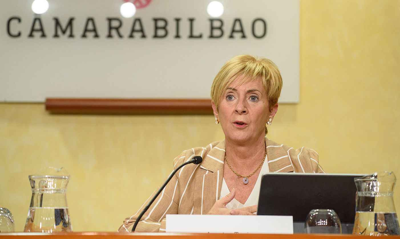 Arantxa Tapia, Bilboko Merkataritza Ganberako areto nagusian, atzo. BERRIA.