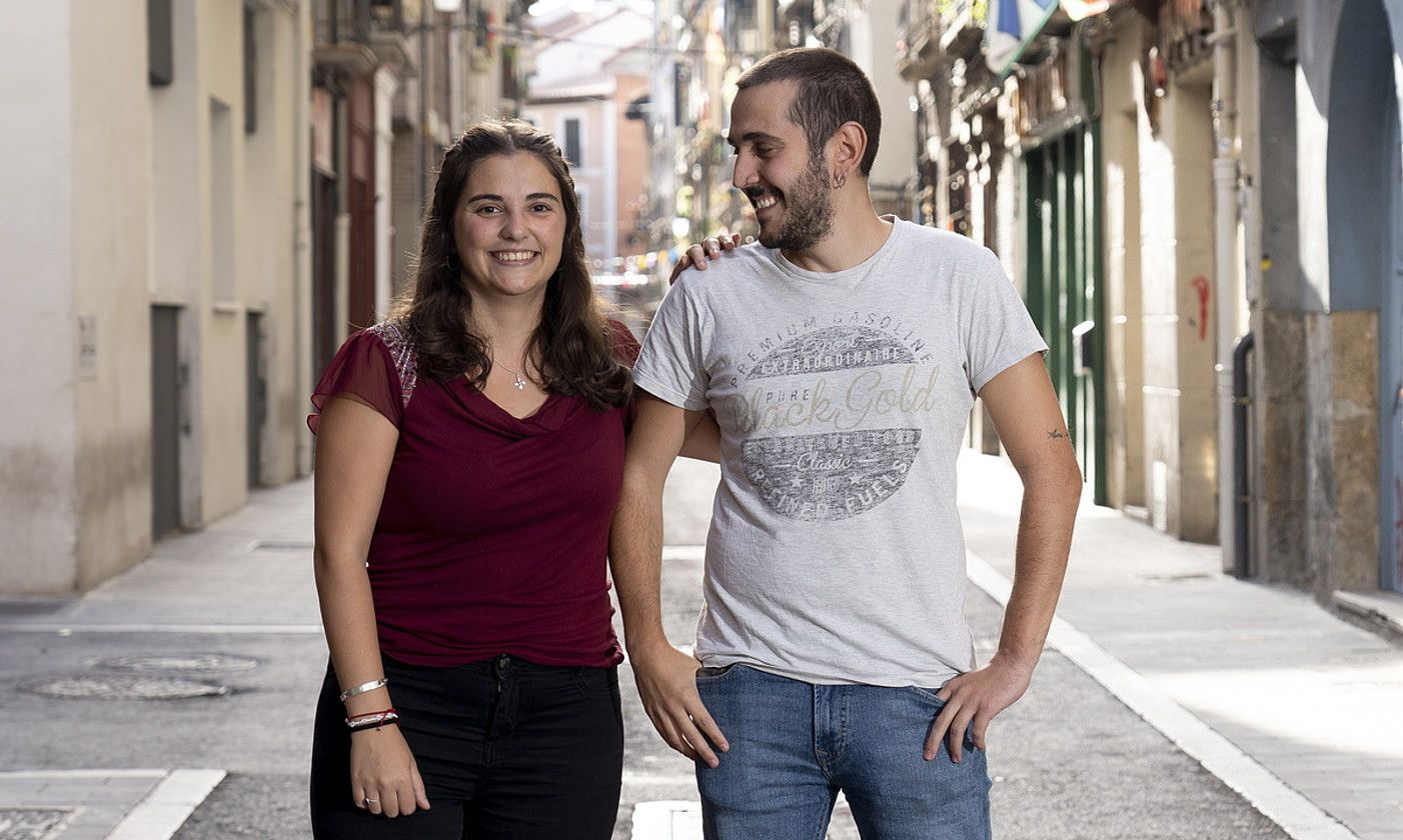 Iñigo San Martin eta Ainhoa Izkue, Iruñeko Alde Zaharrean. IÑIGO URIZ / FOKU.