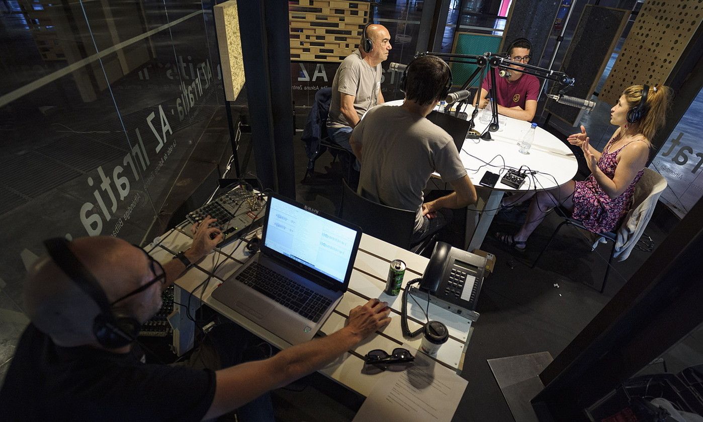 Bilbo Hiria Irratiaren 25. urteurrena ospatzeko programa bat, Azkuna zentroan, ekainean. ARITZ LOIOLA / FOKU. Bilbo Hiria Irratiaren 25. urteurrena ospatzeko programa bat, Azkuna zentroan, ekainean. ARITZ LOIOLA / FOKU.