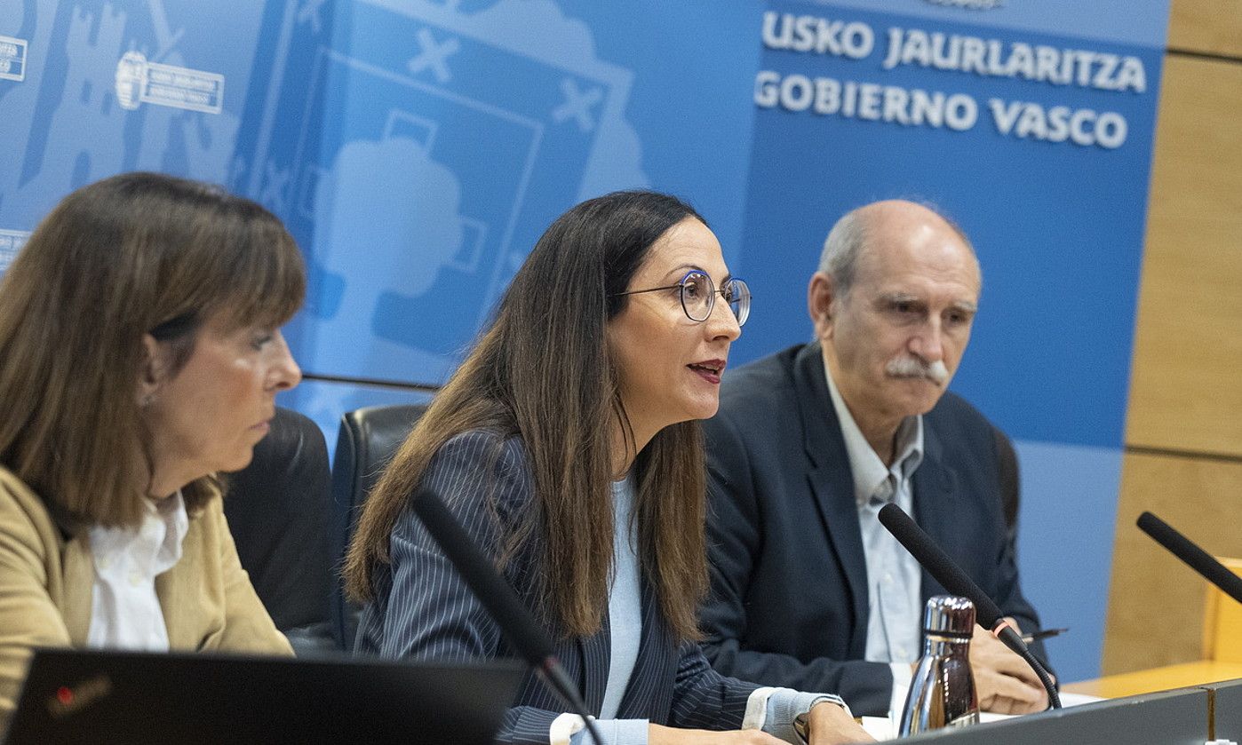 Lucia Torrealdai, Begoña Pedrosa eta Jose Antonio de la Rica, atzo, Bilbon, plana aurkezten. MONIKA DEL VALLE / FOKU. Lucia Torrealdai, Begoña Pedrosa eta Jose Antonio de la Rica, atzo, Bilbon, plana aurkezten. MONIKA DEL VALLE / FOKU.