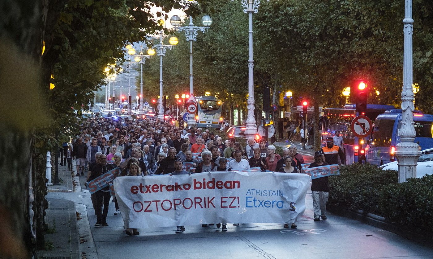 Sarek antolatutako mobilizazioa, atzo, Donostian. JON URBE / FOKU.