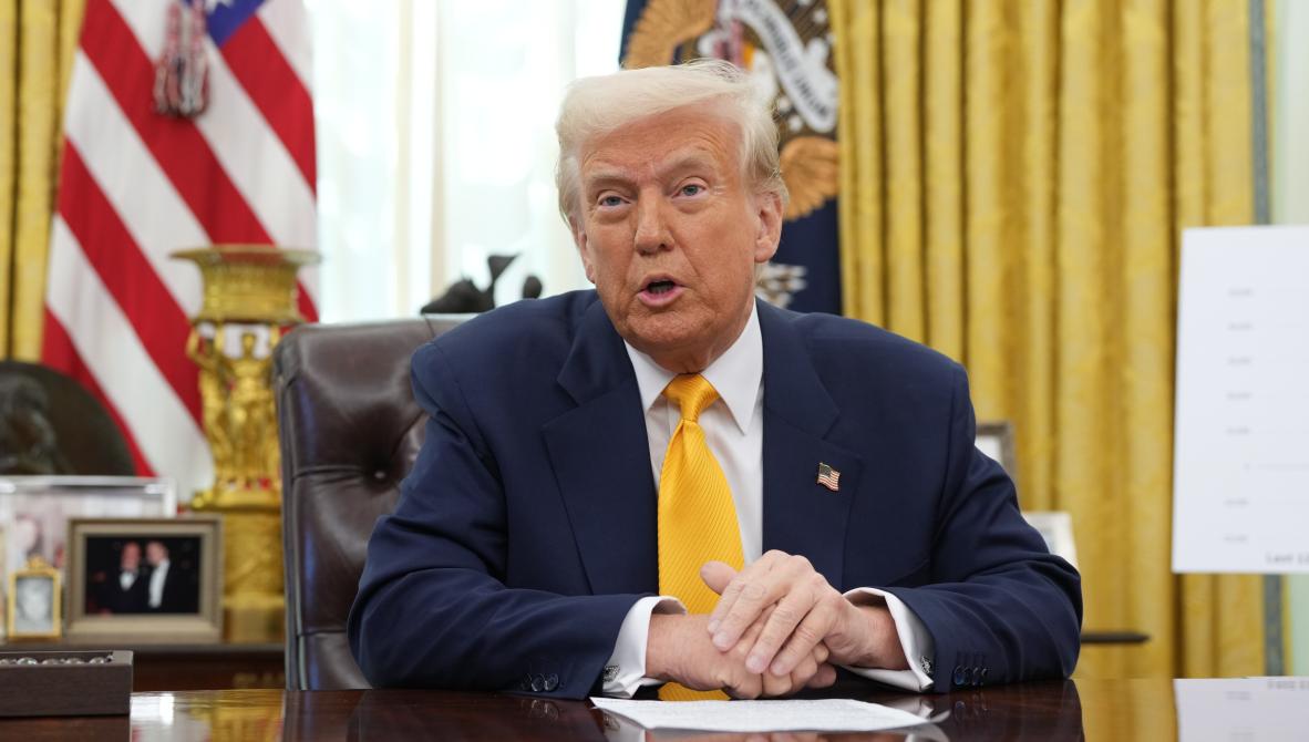 Donald Trump AEBetako presidentea bere bulegoan eginiko agerraldi batean. EFE