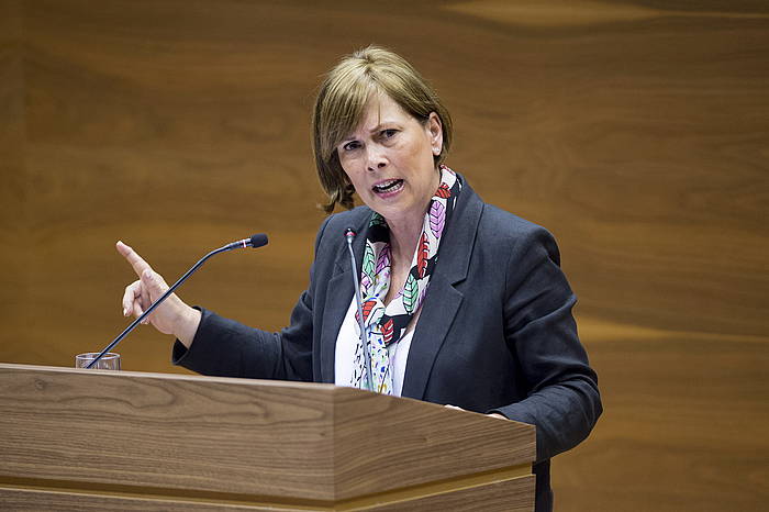 Uxue Barkos Geroa Baiko bozeramailea, gaur, Nafarroako Parlamentuan, Maria Txibiteren inbestidura saioan. IñIGO URIZ, FOKU