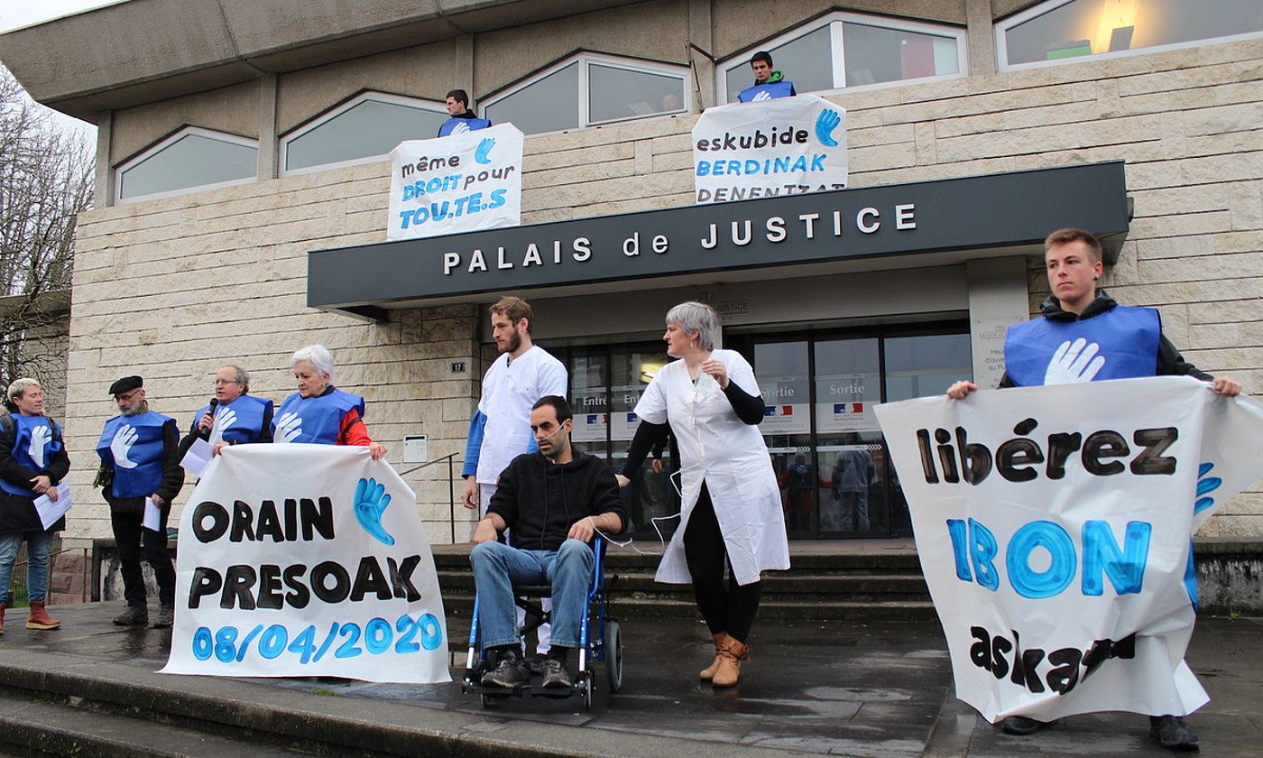 Bakegileen protesta bat, 2020an, Baionan. BERRIA.