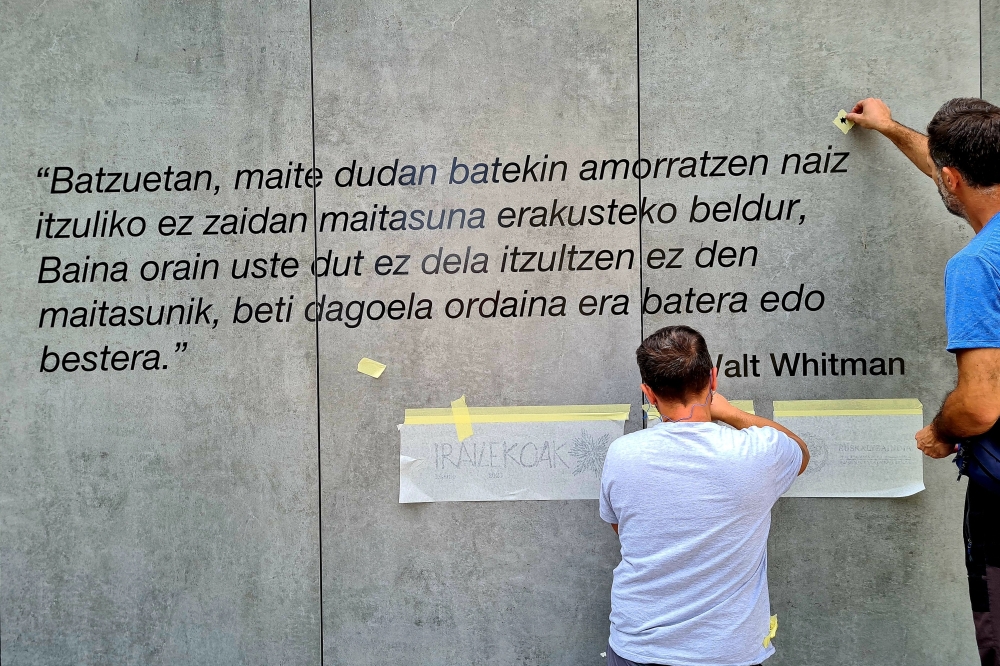 Walt Whitman poetaren testu bat, Lekeition egindako Irailekoak poesia jaialdian. BERRIA Walt Whitman poetaren testu bat, Lekeition egindako Irailekoak poesia jaialdian. BERRIA