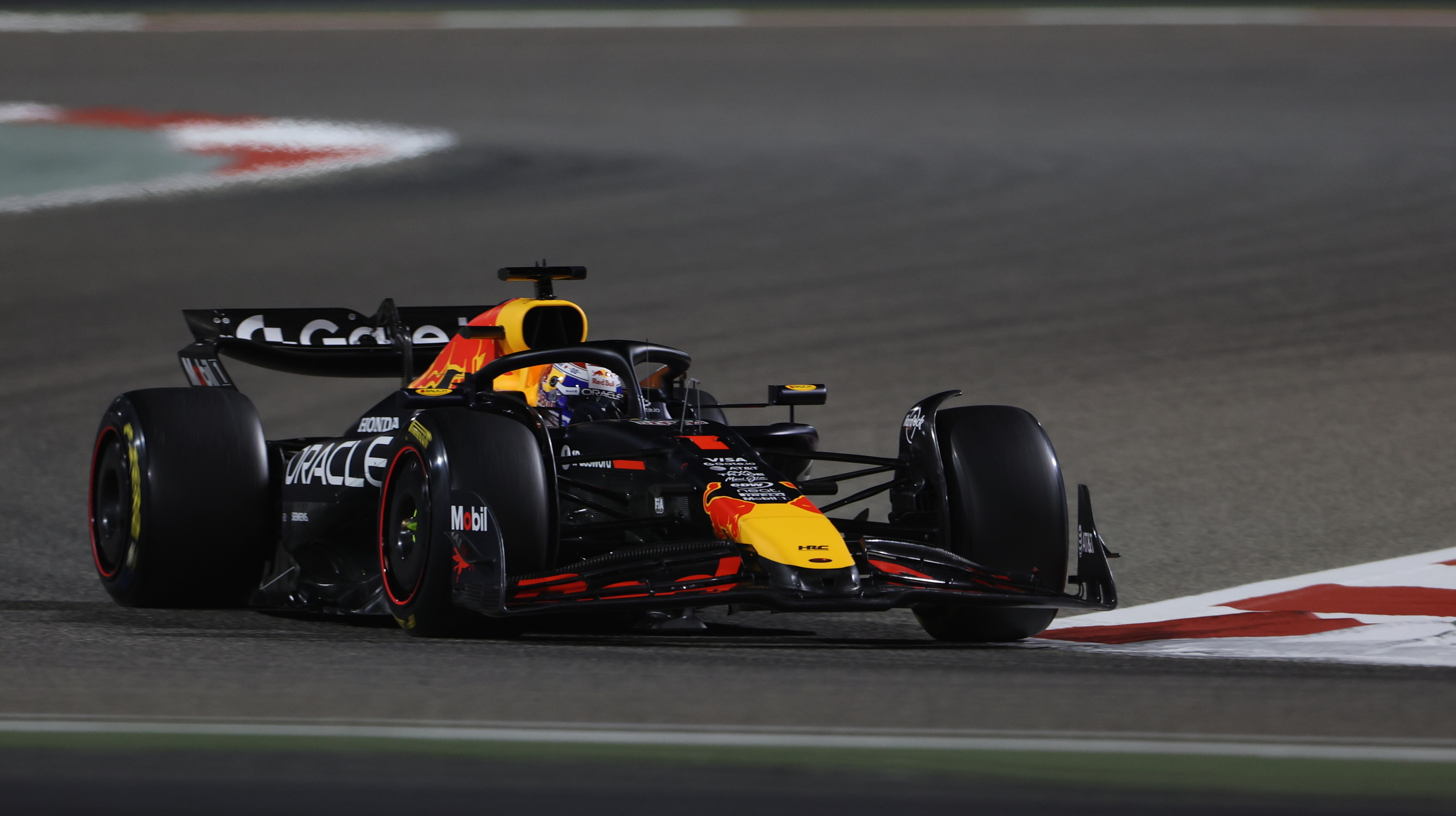 Max Verstappen otsail bukaeran egindako testetan. ALI HAIDER / EFE