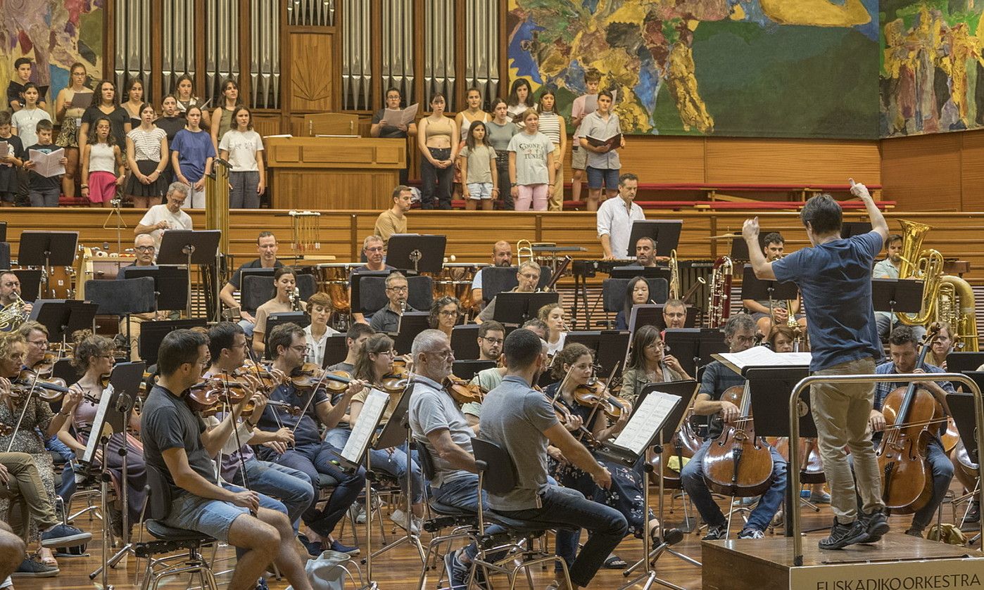 Euskadiko Orkestraren eta Easo abesbatzaren entsegua, atzo, Donostian. ANDONI CANELLADA / FOKU.