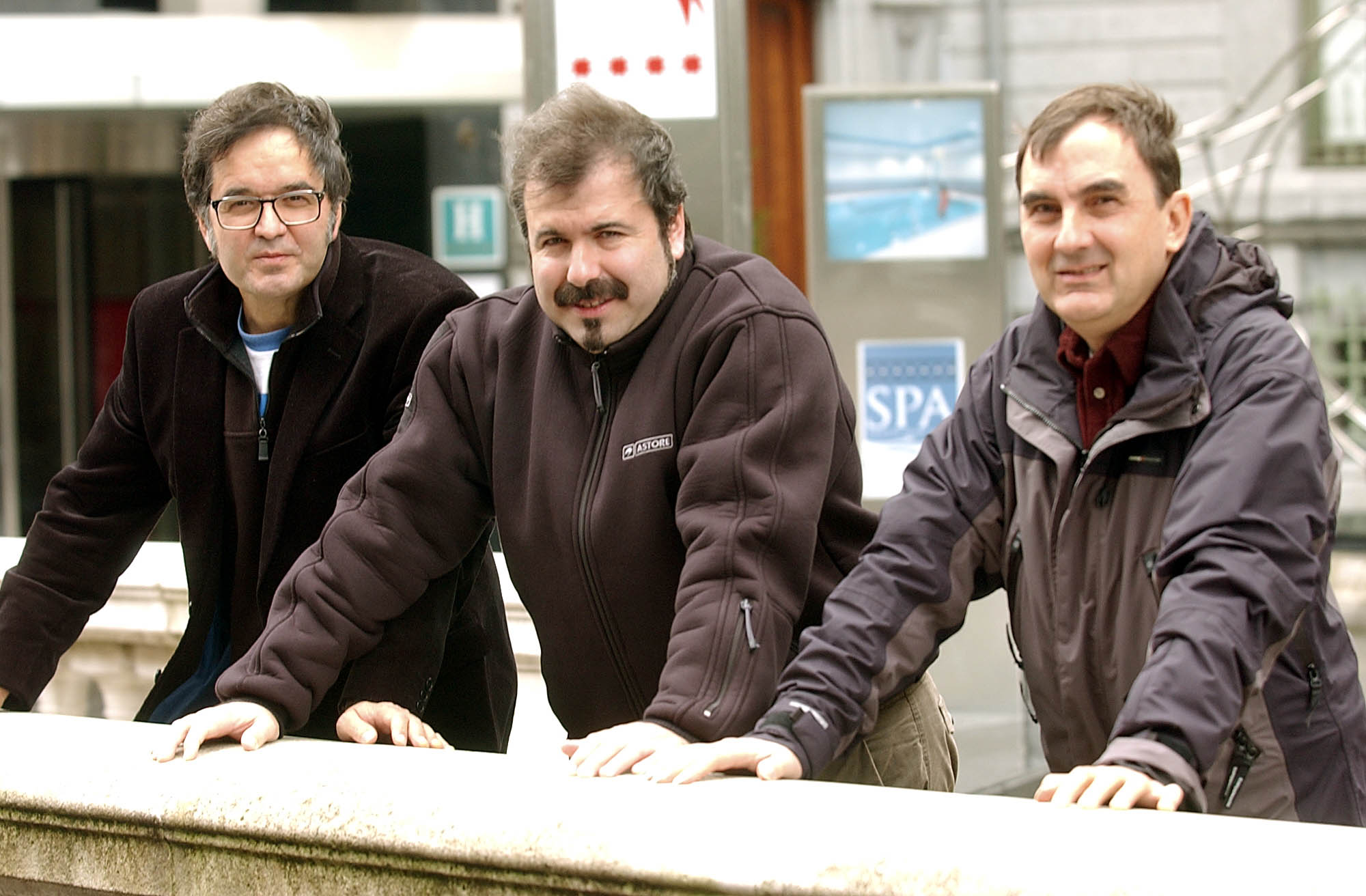 Hiru Truku taldeko Ruper Ordorika, Joseba Tapia eta Bixente Martinez 2005ean. MONIKA DEL VALLE / FOKU
