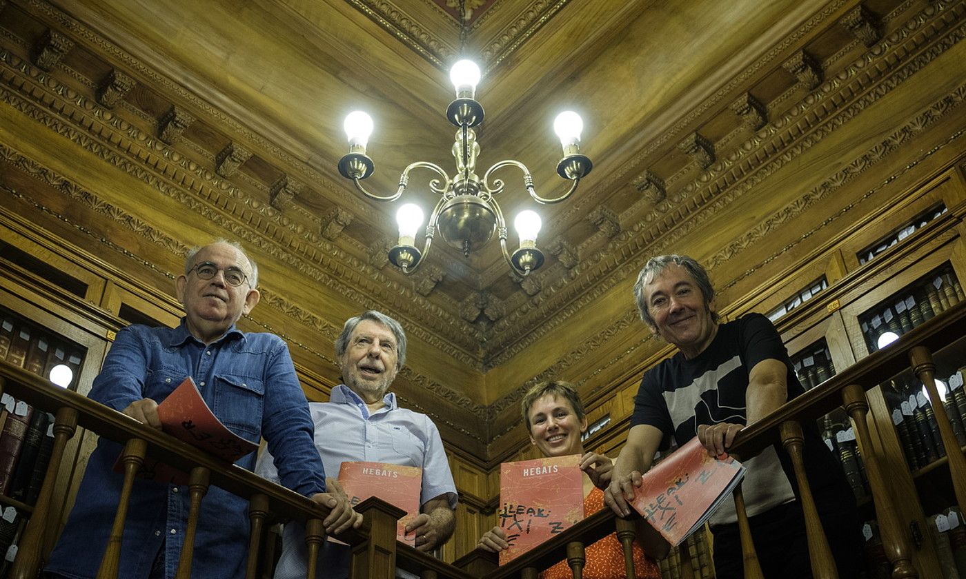 Felipe Juaristi, Iñaki Zubeldia, Garazi Albizua eta Patxi Zubizarreta, Donostian, aldizkariaren aurkezpenean. JON URBE / FOKU.