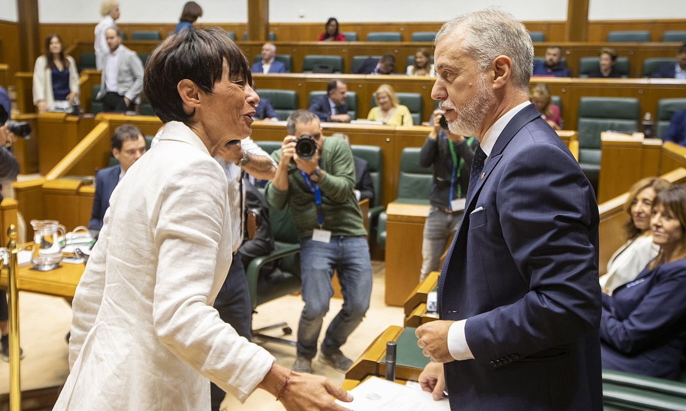 Maddalen Iriarte eta Iñigo Urkullu, politika orokorreko osoko bilkuran, irailean. DAVID AGUILAR / EFE. Maddalen Iriarte eta Iñigo Urkullu, politika orokorreko osoko bilkuran, irailean. DAVID AGUILAR / EFE.