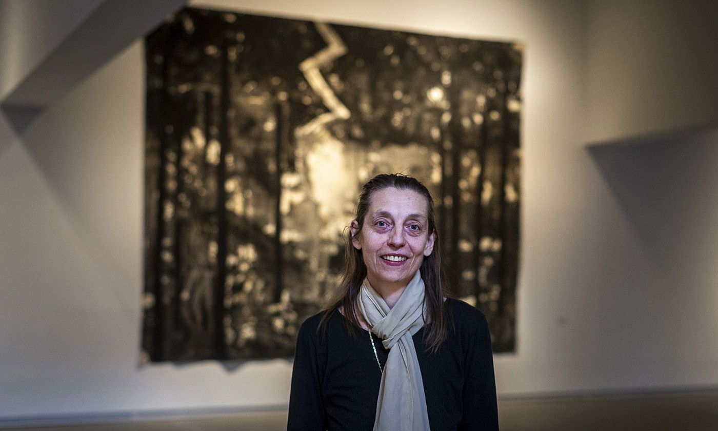 Jutta Koether artista, Gasteizko Artium museoan jarri duen erakusketan, iragan ostiralean. JAIZKI FONTANDEA / FOKU. Jutta Koether artista, Gasteizko Artium museoan jarri duen erakusketan, iragan ostiralean. JAIZKI FONTANDEA / FOKU.