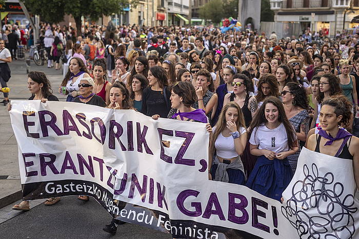 Indarkeria matxistaren kontrako elkarretaratze bat, Gasteizen, iazko Andre Maria Zuriaren jaietan. JAIZKI FONTANEDA, FOKU