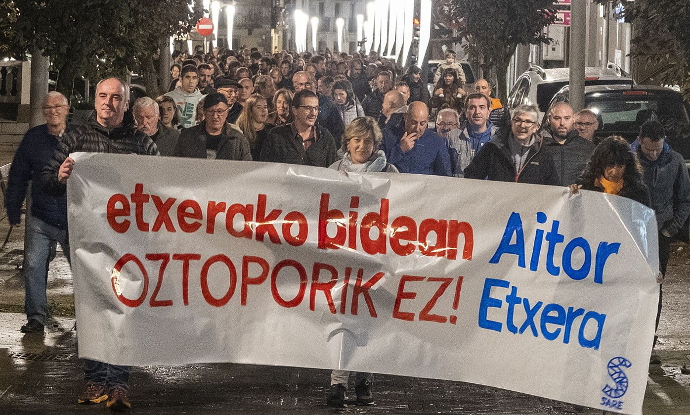 Sarek antolatutako manifestazioa, aurreko ostiralean, Legorretan. JON URBE / FOKU. Sarek antolatutako manifestazioa, aurreko ostiralean, Legorretan. JON URBE / FOKU.