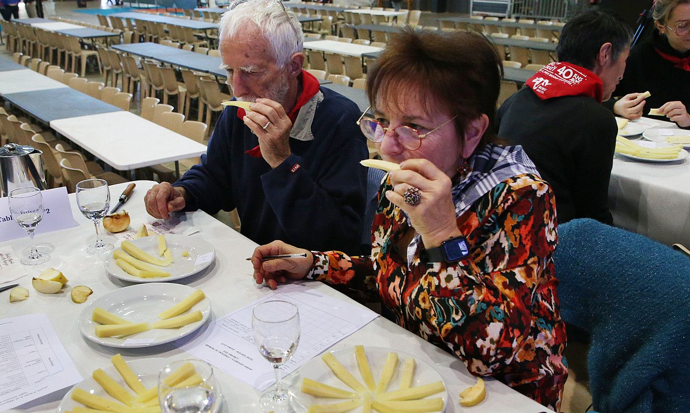 Ossau-Irati sor-markako gasnen lehiaketa egin zuten, eta hauek dira hiru kategorietako irabazleak: Antton Urriza, etxaldeko gasnetan (Arnegi, Nafarroa Beherea); Mixel eta Peio Berhuet, bortuko gasnetan (Hozta, Nafarroa Beherea); eta Azkorriak, esnetegiko gasnetan (Muskildi, Zuberoa). BOB EDME.