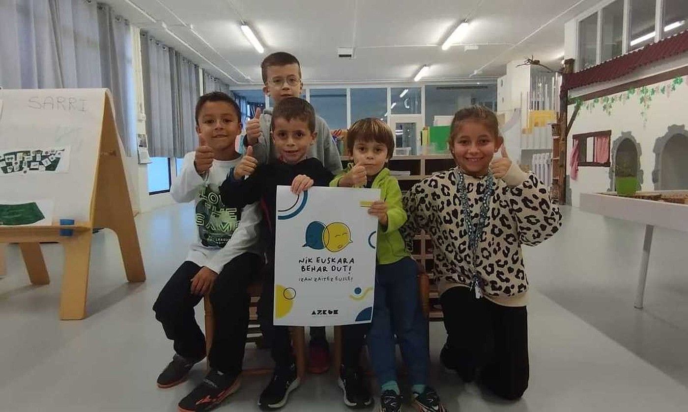 Lekeitioko Azkue ikastolako ikasleak. AZKUE IKASTOLA. Lekeitioko Azkue ikastolako ikasleak. AZKUE IKASTOLA.
