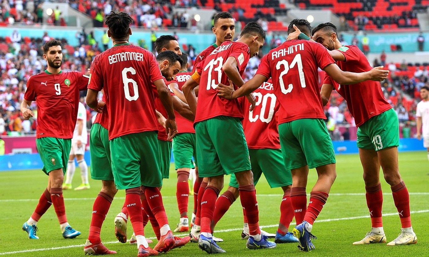 Marokoko jokalariak Arabiako Kopan Jordaniari sartutako gol bat ospatzen. OUSHAD THEKKAYIL / EFE.