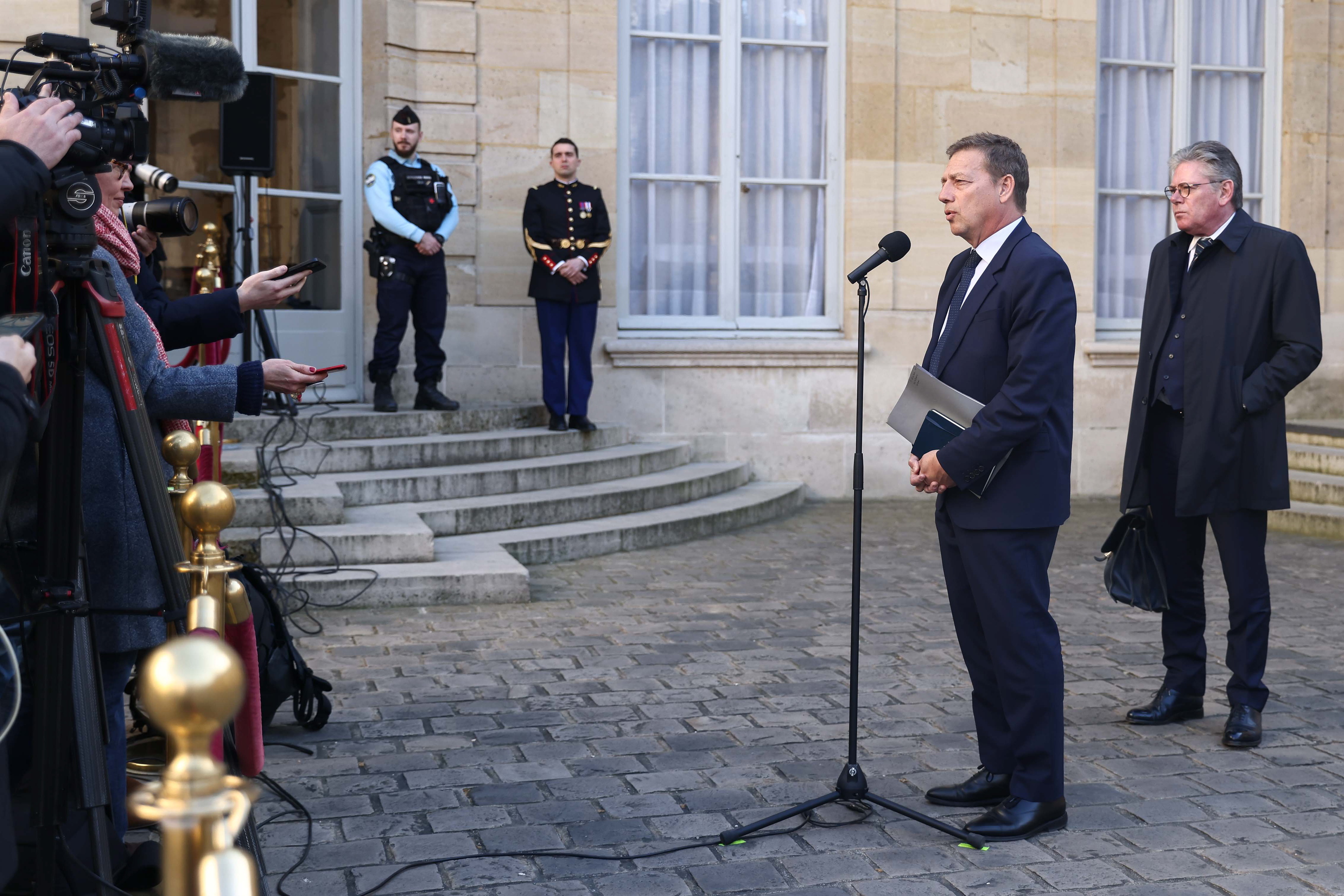 Jean Christophe Repon U2Pko lehendakariordea, martxo hasieran, Matignongo negoziazioetan. MOHAMMED BADRA / EFE