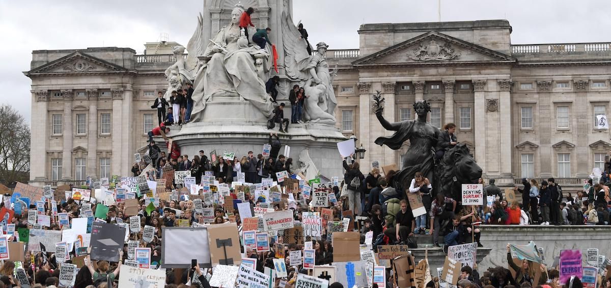 Martxoaren 15ean Buckingham jauregiaren aurreko plaza hartu zuten grebalariek. HEIL HALL / EFE