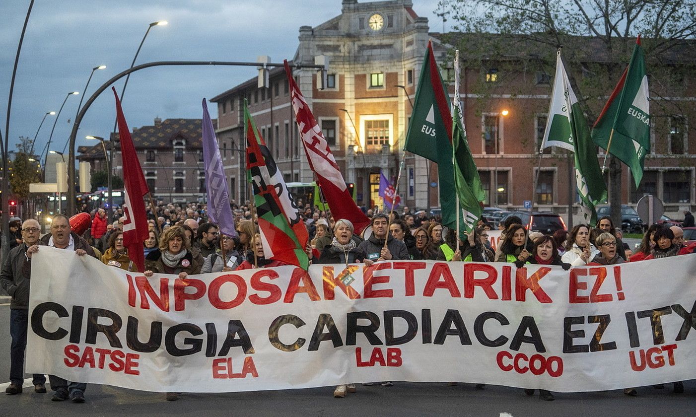 Manifestazioa, erietxearen aurrean. MARISOL RAMIREZ / FOKU.