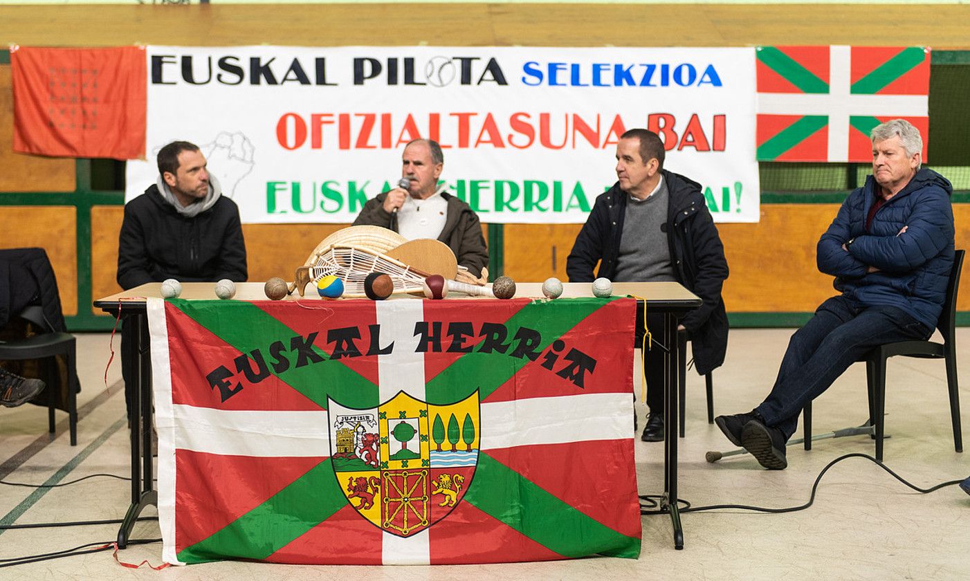 Atzo Makean euskal selekzioaren aldeko eguneko mintzaldia. GUILLAUME FAUVEAU. Atzo Makean euskal selekzioaren aldeko eguneko mintzaldia. GUILLAUME FAUVEAU.