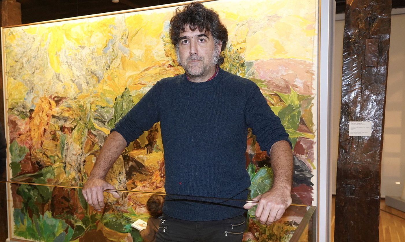 Jordi Panyella Polálen argitaletxeko editorea, atzo, Durangoko museoan. MONIKA DEL VALLE / FOKU. Jordi Panyella Polálen argitaletxeko editorea, atzo, Durangoko museoan. MONIKA DEL VALLE / FOKU.