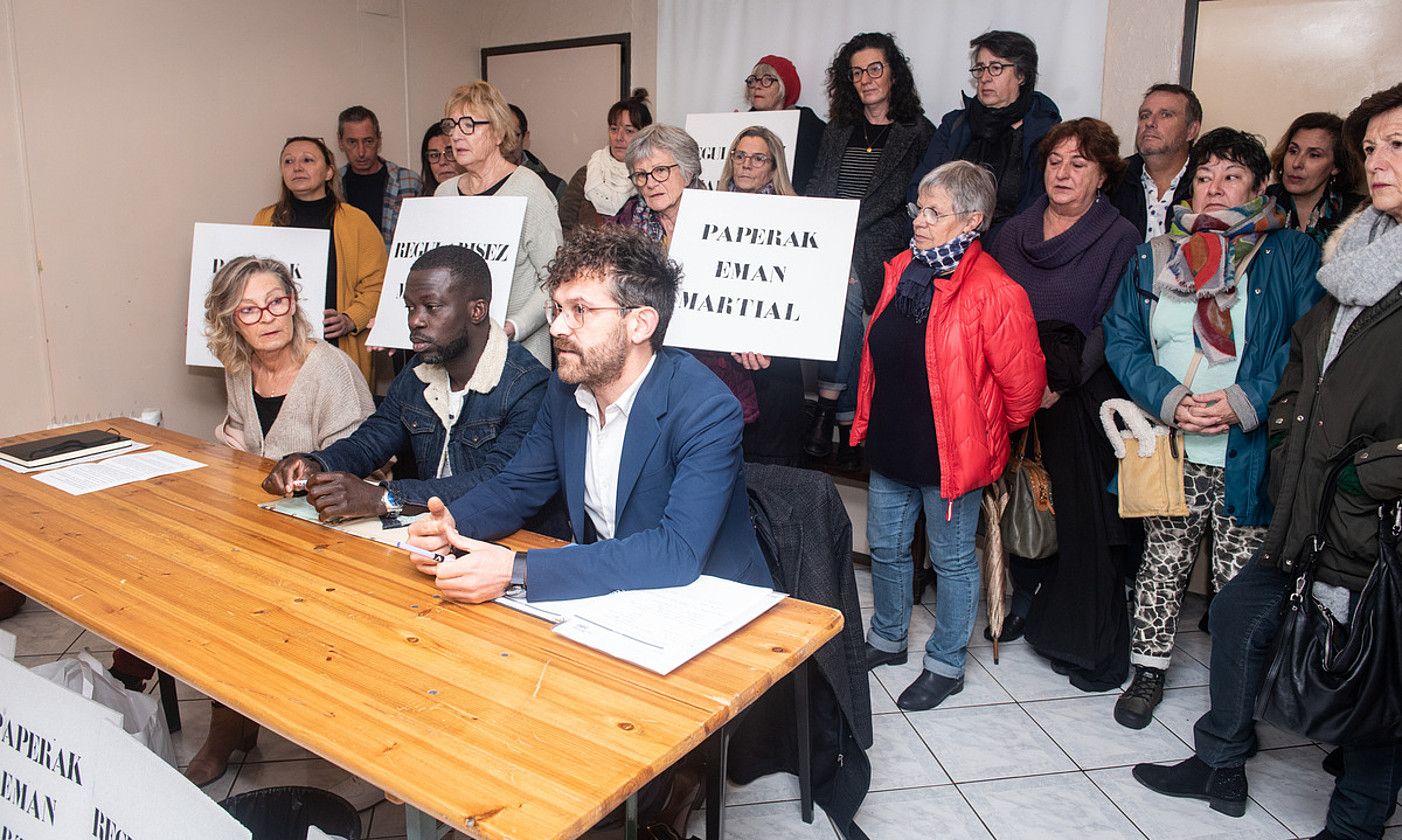 Ehoumanen egoera salatzeko Baionan egindako agerraldia. GUILLAUME FAUVEAU. Ehoumanen egoera salatzeko Baionan egindako agerraldia. GUILLAUME FAUVEAU.