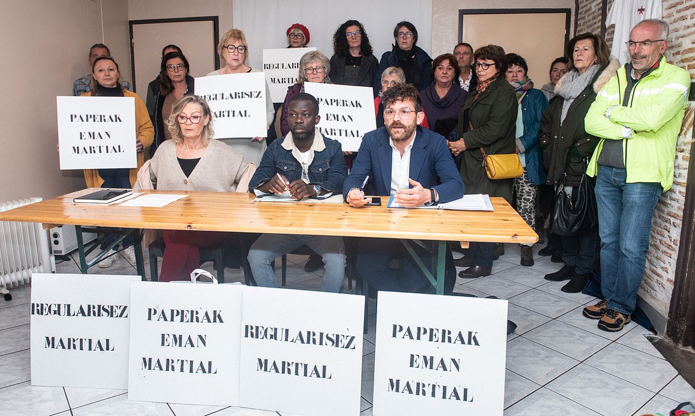 Ehoumanen egoera salatzeko Baionan herenegun egindako agerraldia. GUILLAUME FAUVEAU. Ehoumanen egoera salatzeko Baionan herenegun egindako agerraldia. GUILLAUME FAUVEAU.