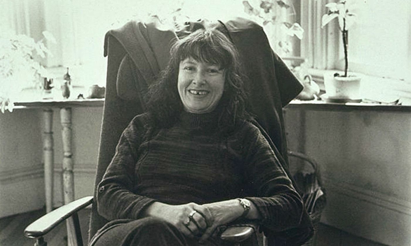 Denise Levertov, artxiboko irudi batean. ELSA DORFMAN.