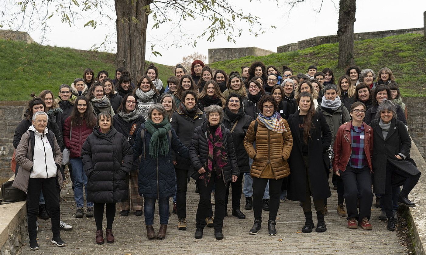 Talaia Feminista aurkezteko eta hari buruz hitz egiteko elkartu ziren 80 emakume inguru atzo, Iruñeko Zitadelan. IÑIGO URIZ / FOKU.