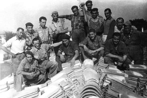 Langile batzuk, Txantrea auzoko etxeak eraikitzeko lanetan, 1950eko hamarkadaren hasieran. NAFARROAKO HITZA