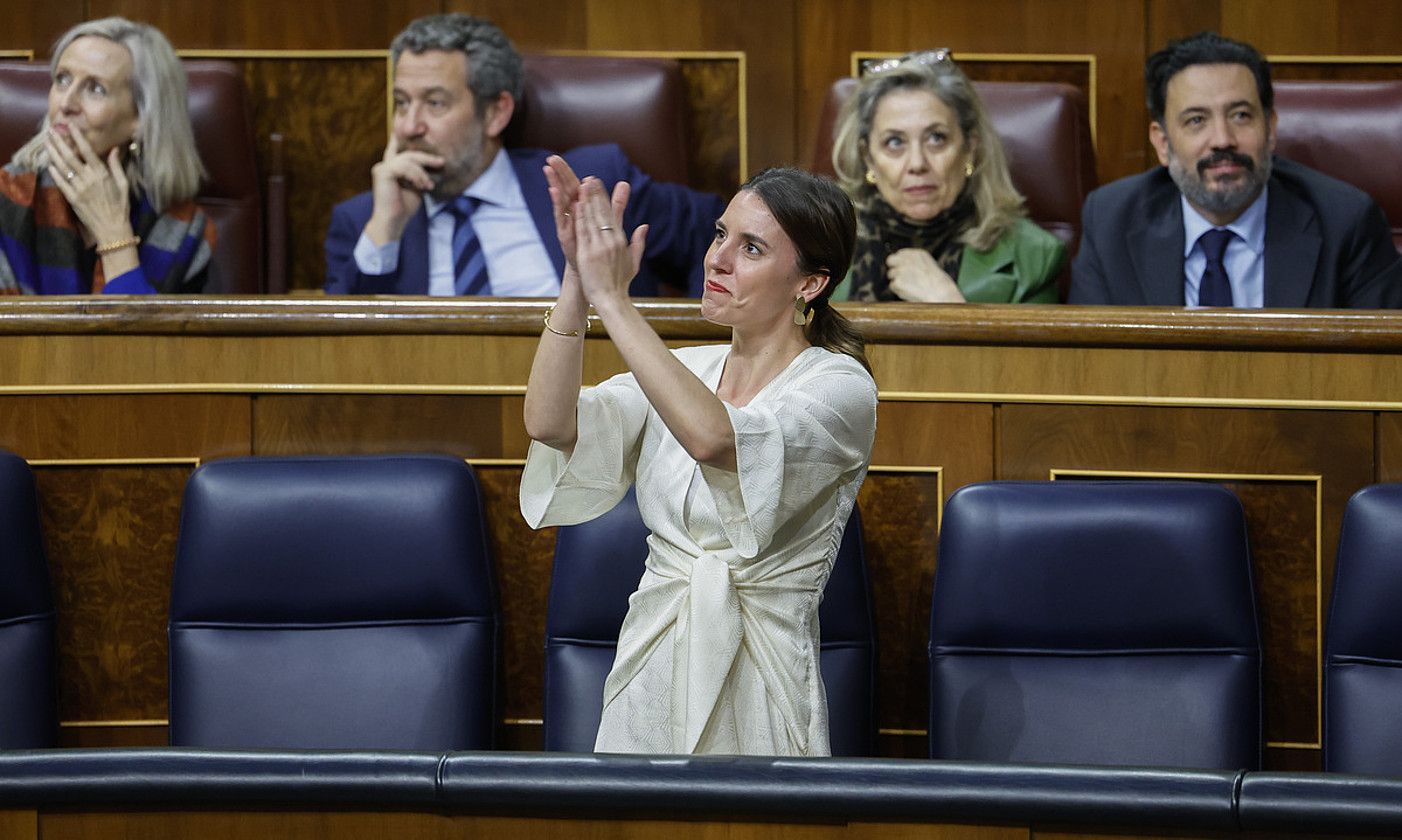 Irene Montero Berdintasun ministroa, atzo, legea onartu ostean. C. MOYA / EFE.