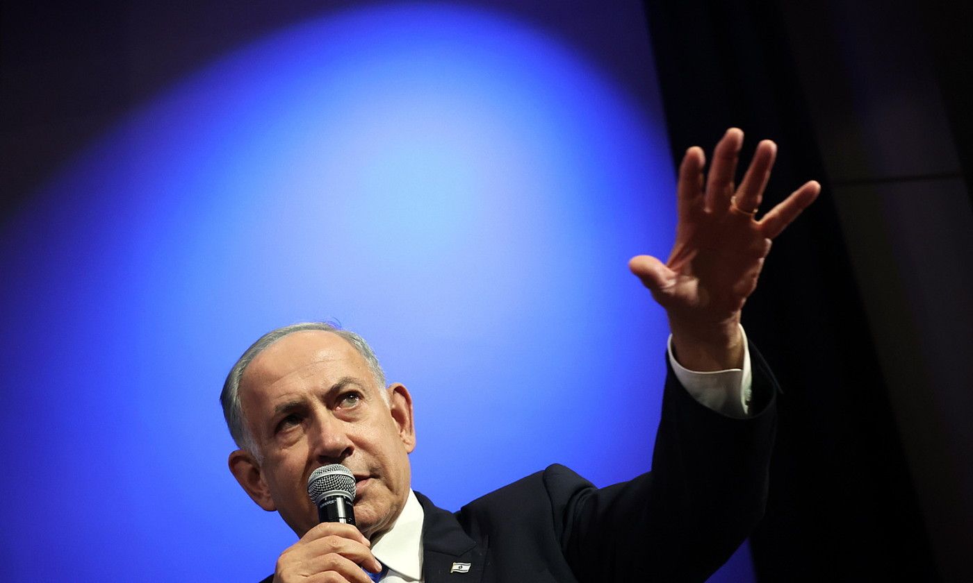 Benjamin Netanyahu Israelgo lehen ministro kargura itzuliko da, eskuin muturraren babesari esker. ABIR SULTAN / EFE.