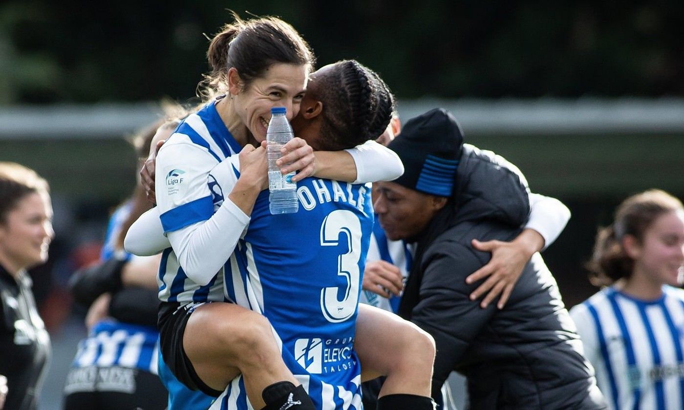 Alaveseko jokalariak Valentziaren aurkako garaipena ospatzen, atzo, Ibaian. TWITTER ALAVES. Alaveseko jokalariak Valentziaren aurkako garaipena ospatzen, atzo, Ibaian. TWITTER ALAVES.