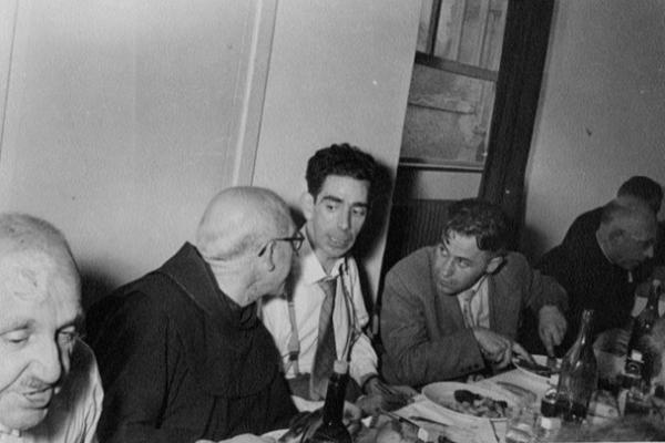 Nazario Oleaga Muguruza, Ignazio Ormaetxebarria, Koldo MItxelena eta Jon Mirande, Arantzazuko Euskaltzaleen Biltzarrean, 1956an. FRANTZISKOTARREN ARTXIBOA