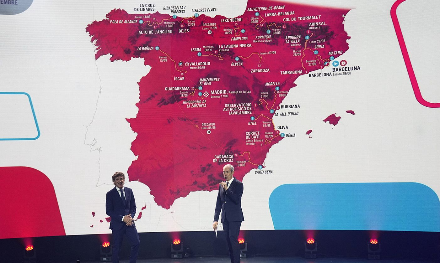 Espainiako Vueltaren ibilbidearen aurkezpena, atzo, Bartzelonan. ALEJANDRO GARCIA / EFE. Espainiako Vueltaren ibilbidearen aurkezpena, atzo, Bartzelonan. ALEJANDRO GARCIA / EFE.