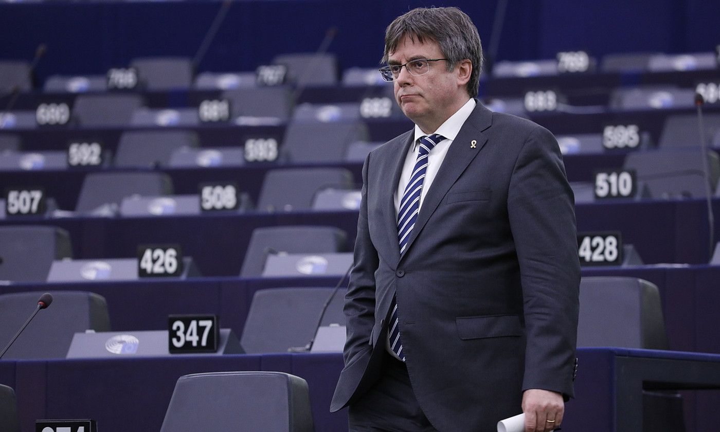 Carles Puigdemont Generalitateko presidente ohia, Europako Parlamentuan, artxiboko irudi batean. JULIEN WARNAND / EFE. Carles Puigdemont Generalitateko presidente ohia, Europako Parlamentuan, artxiboko irudi batean. JULIEN WARNAND / EFE.
