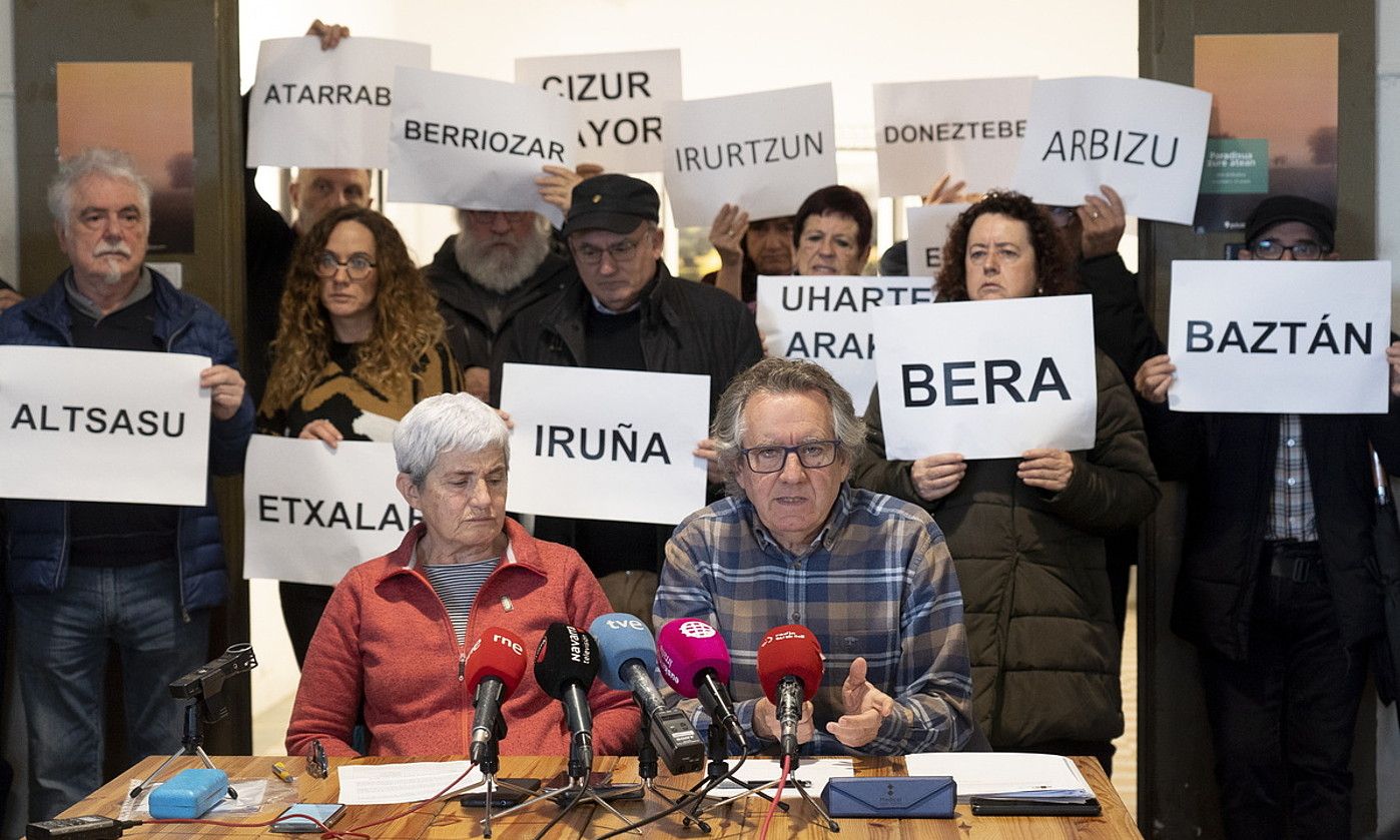 Nafarroako hainbat herritako osasun langileen agerraldia, atzo, Iruñean. IÑIGO URIZ / FOKU.