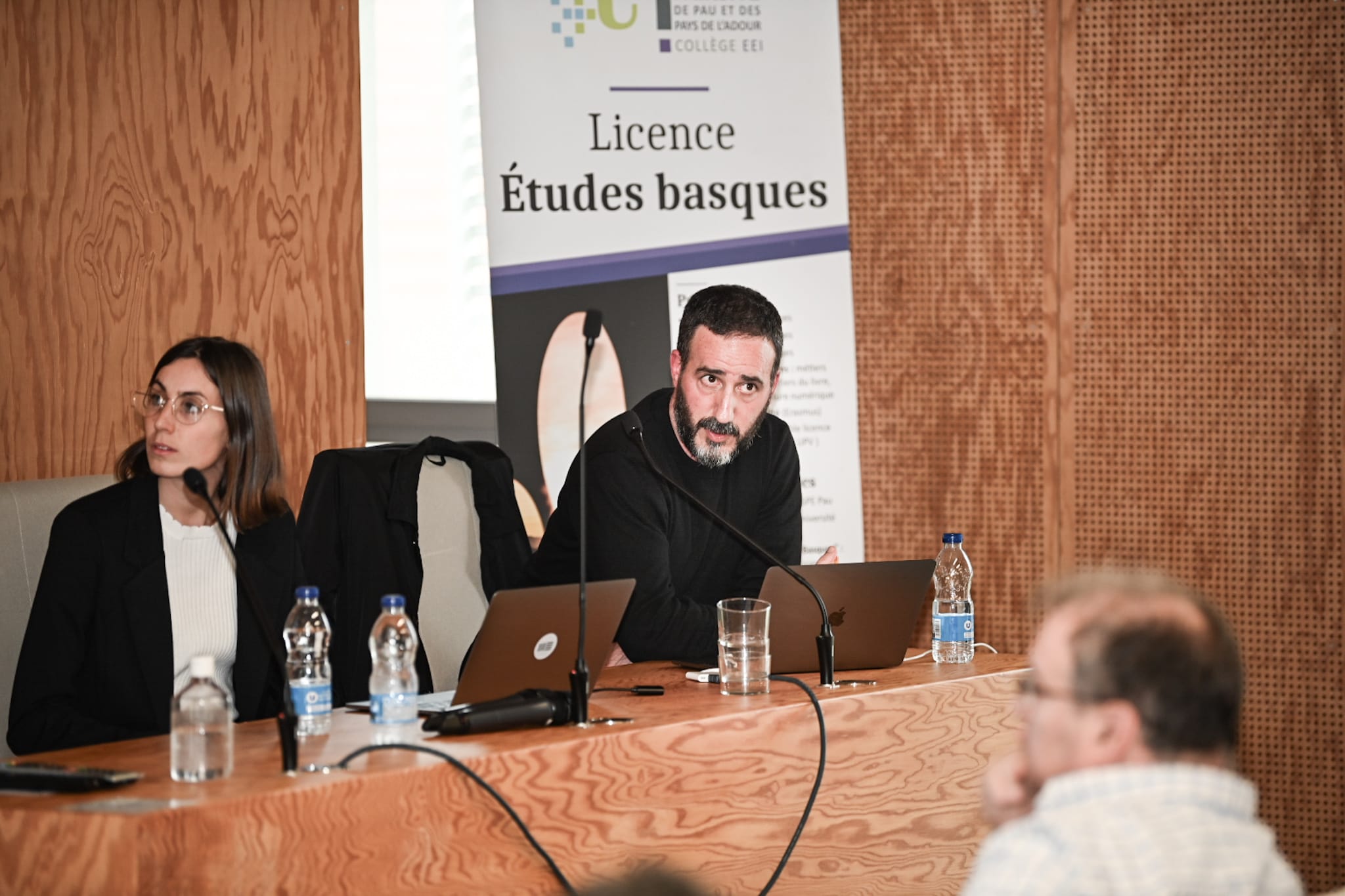 Arrate Isasi eta Urtzi Etxeberria, Baionan egin duten aurkezpenean. PATXI BELTZAIZ