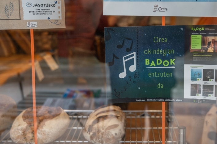 'Badok' musika ataria iragartzen duen txartela. ANDONI CANELLADA / FOKU