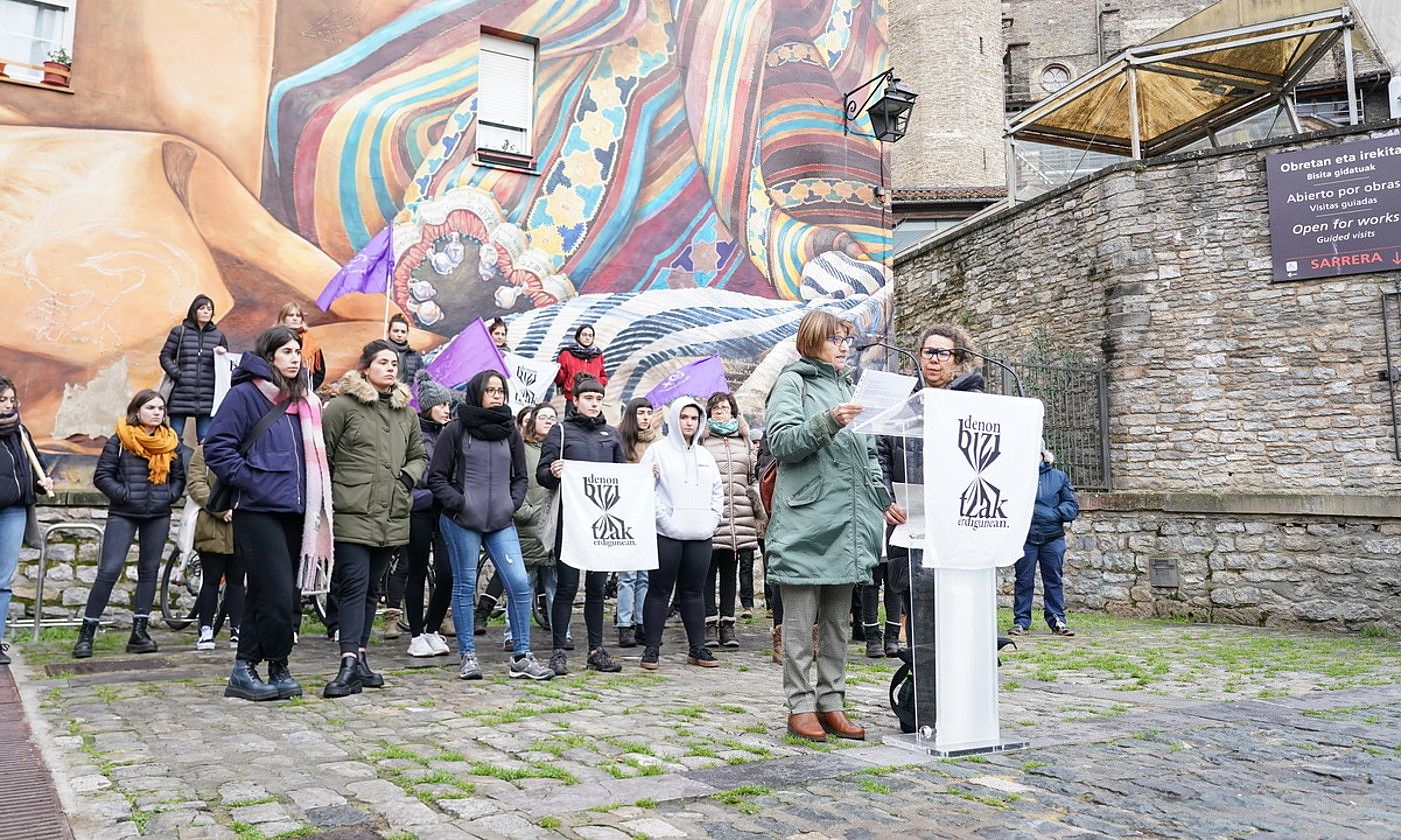 Euskal Herriko mugimendu feministaren agerraldia, atzo, Gasteizen. ENDIKA PORTILLO / FOKU.