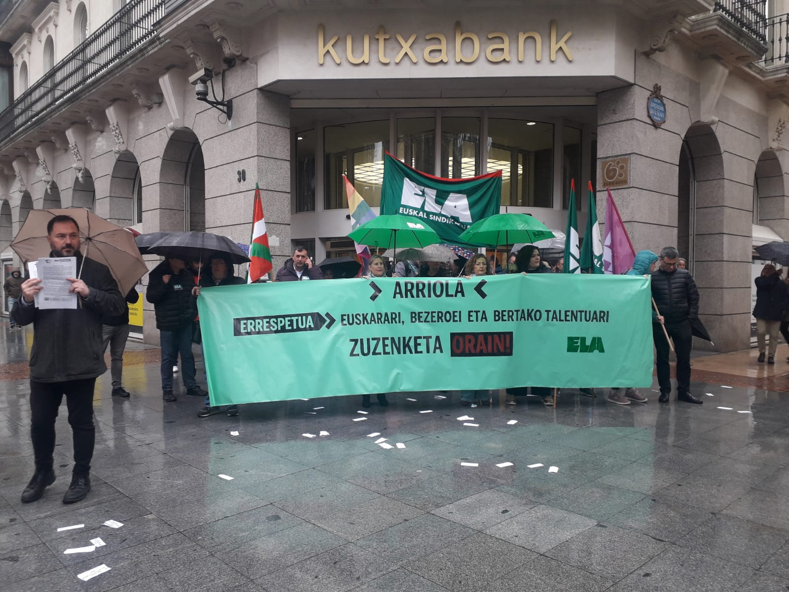 Kutxabankeko langileen protesta, gaur. BERRIA