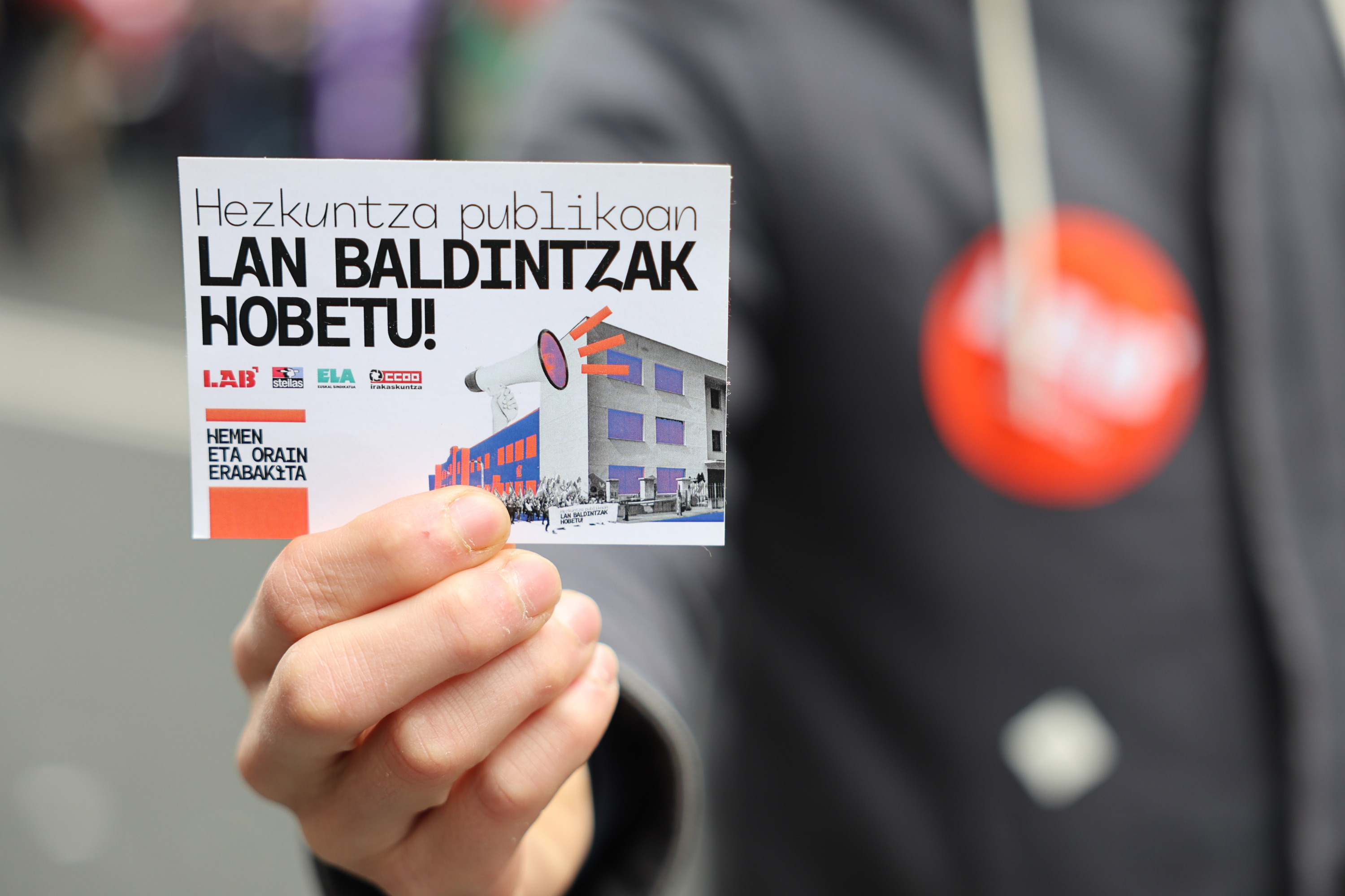 Irakasleen grebaren harira antolatutako protesta, Bilbon, herenegun. OSKAR MATXIN EDESA / FOKU