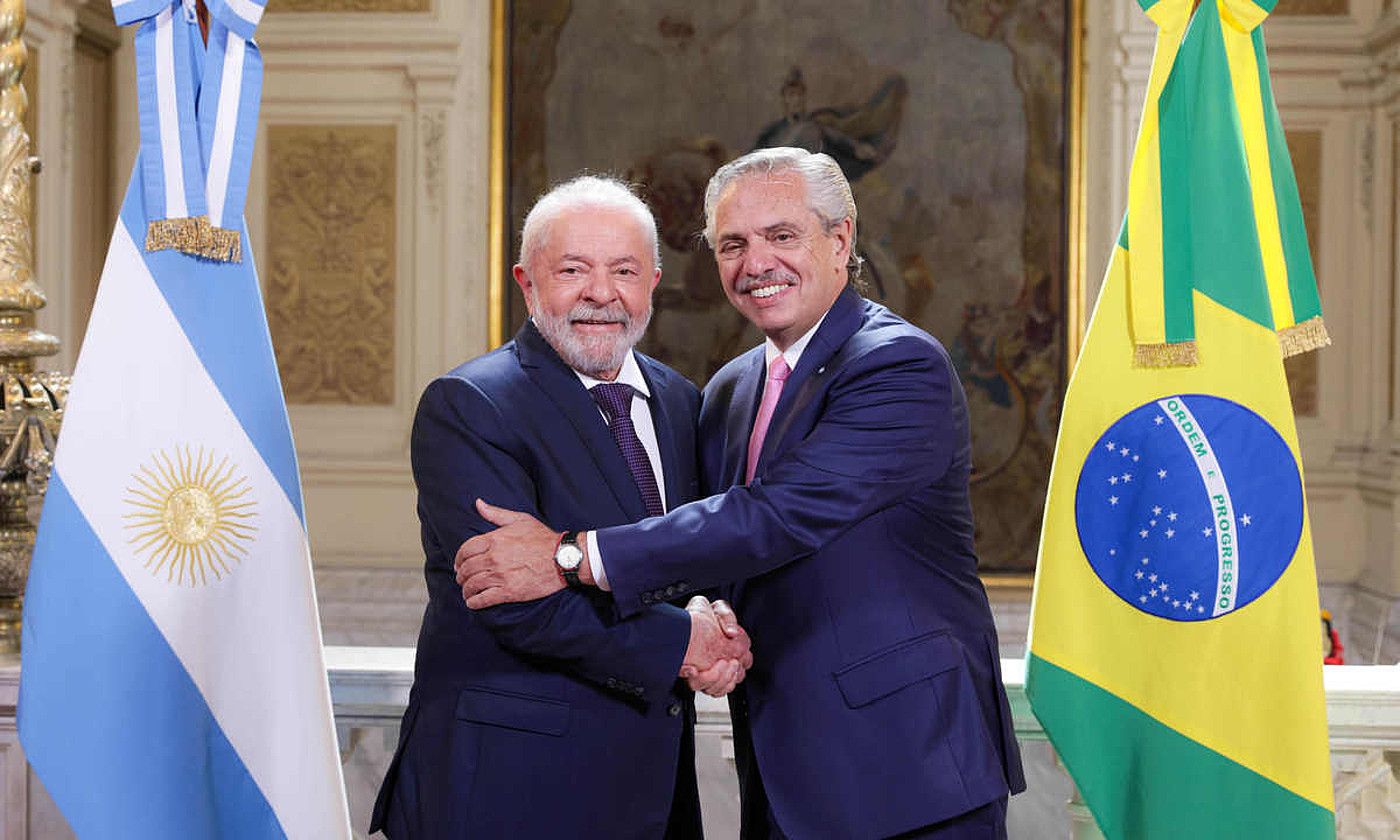 Luiz Inacio da Silva Lula Brasilgo presidentea eta Alberto Fernandez Argentinako presidentea Buenos Airesen. EFE.