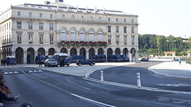 Baionako Herriko Etxea, gaur arratsaldean. @BORDEAUXDEBORDE