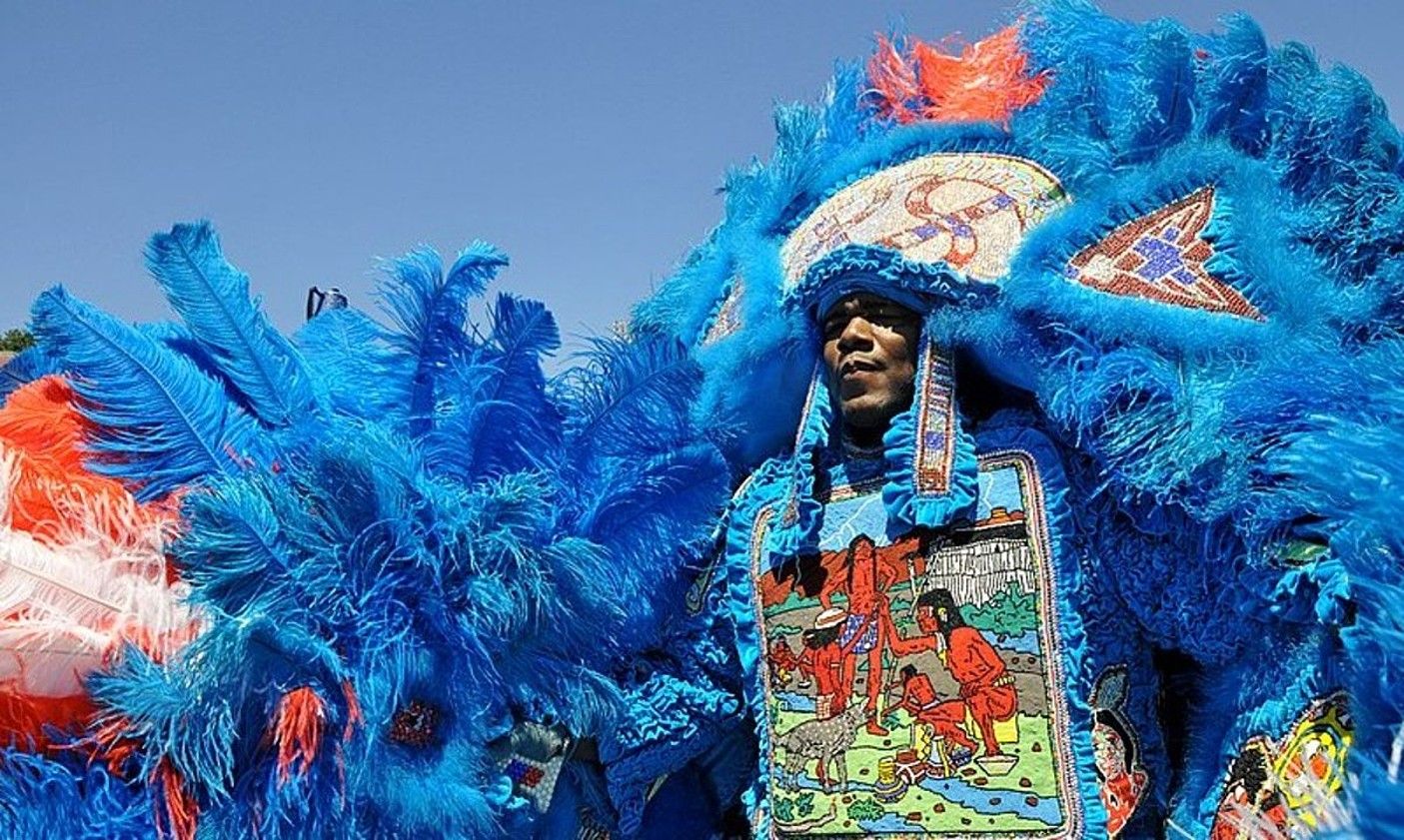 Mardi Grass Indians ihaute garaiko usadioaren irudia, 2011n New Orleans hirian hartua (AEBak). TULANE PUBLIC RELATIONS.