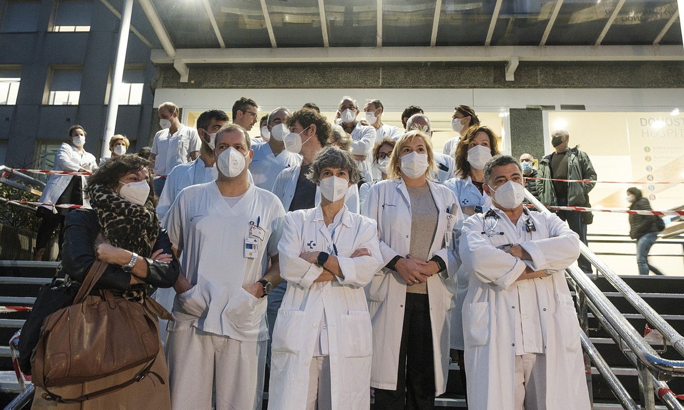 Donostia ospitalean egindako elkarretaratzeetako bat, artxiboko irudi batean. JON URBE / FOKU.