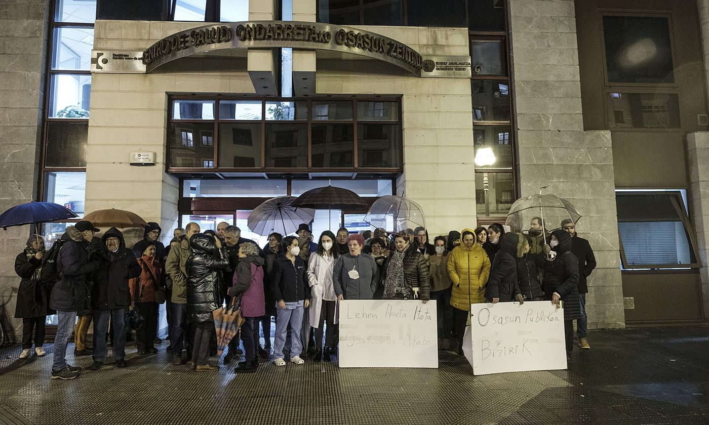 Osasun publikoaren alde Donostian elkarretaratze bat, urtarrilean. J. URBE / FOKU. Osasun publikoaren alde Donostian elkarretaratze bat, urtarrilean. J. URBE / FOKU.