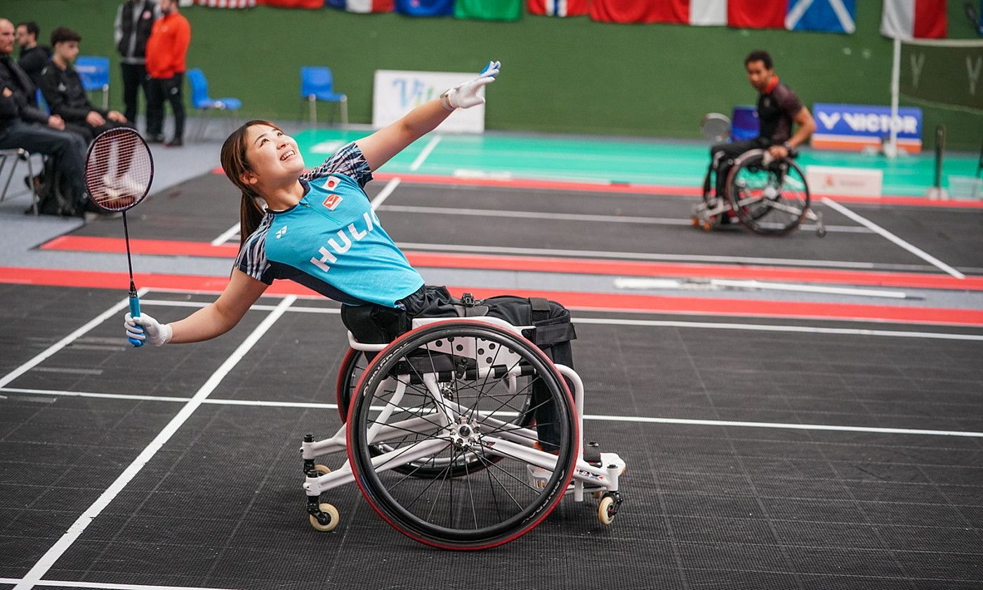 Garaiera txikiko jokalarien arteko badminton partida bat. ENDIKA PORTILLO / FOKU.