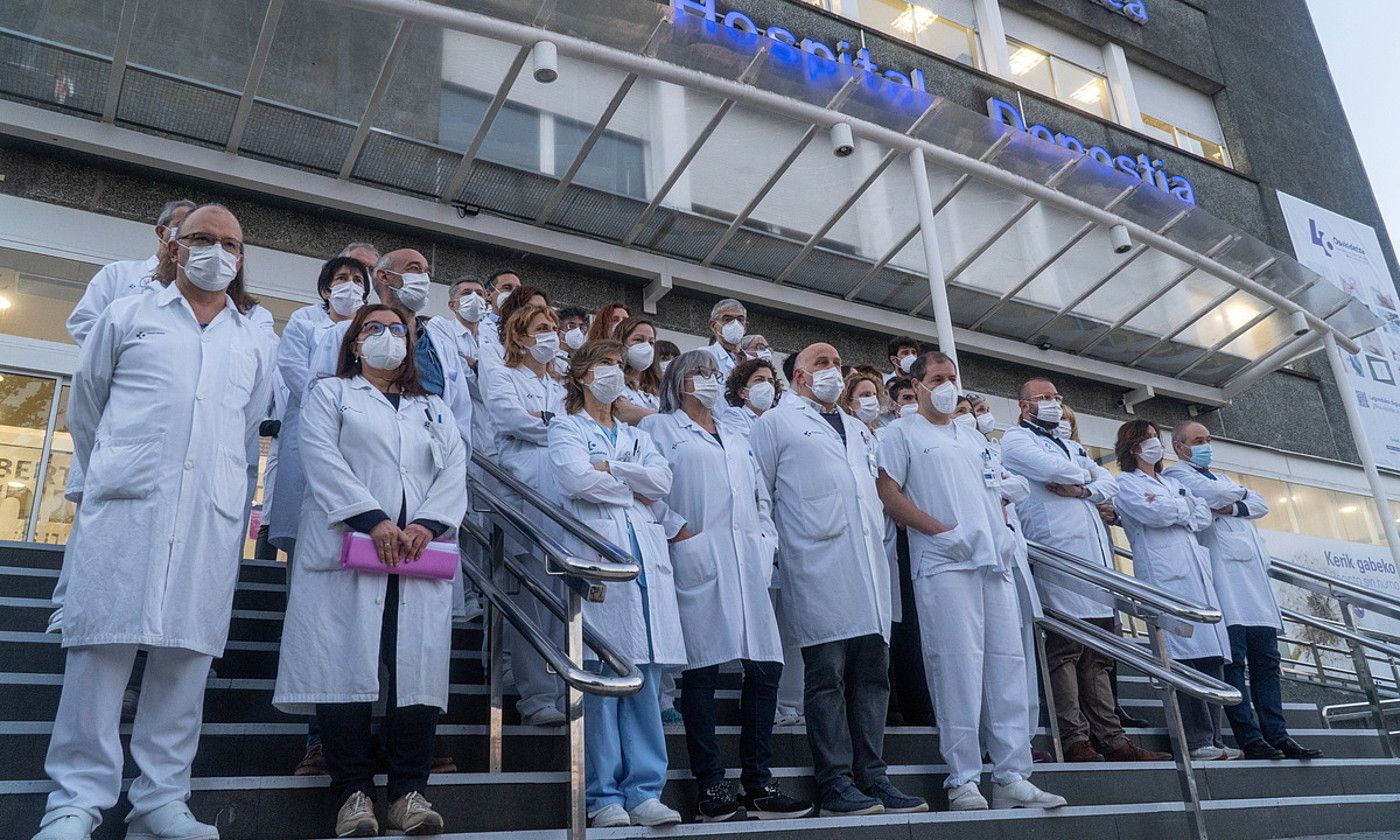 Ospitaleko atarian langileek egindako protestetako bat, artxiboko irudi batean. ANDONI CANELLADA / FOKU. Ospitaleko atarian langileek egindako protestetako bat, artxiboko irudi batean. ANDONI CANELLADA / FOKU.